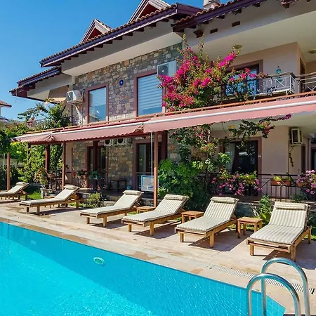 Vira Hotel *