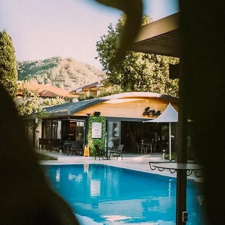 Hotel Vira