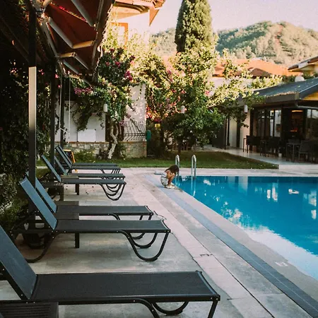 Vira Hotel *