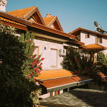 Vira Hotel *