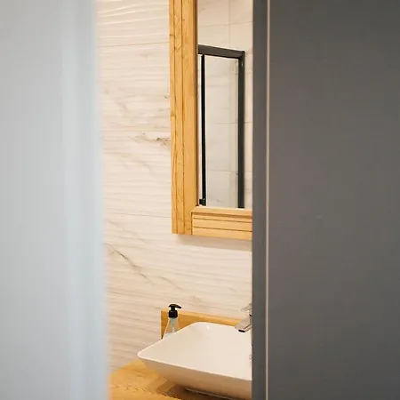 Vira מלון גוג'ק